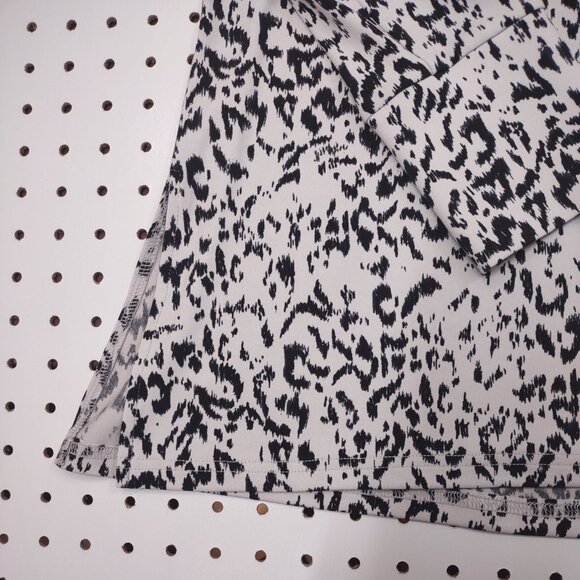 Simpli High Neckline, Poly Spandex Blouse, Size 4 - Picture 4 of 8